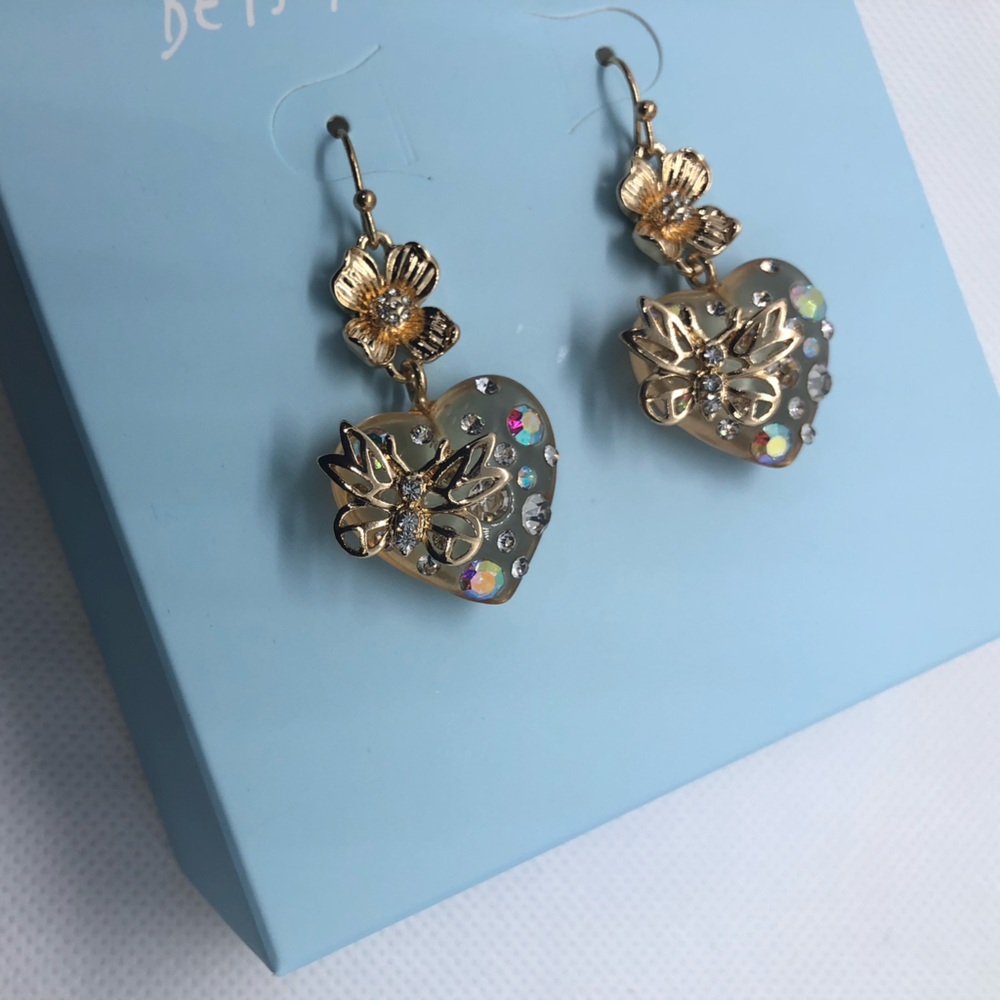 Betsey Johnson lucite acrylic heart shaped crystal flower dangling earrings new